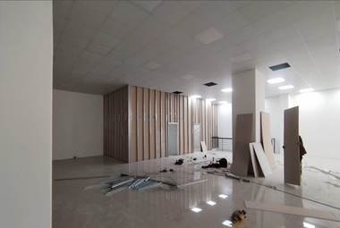Acabados, falso cielo e iluminación — obra ejecutada por Conjorsac