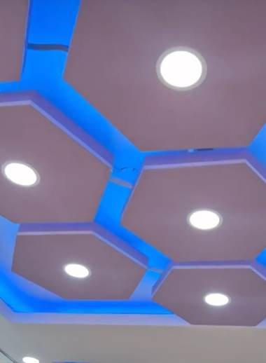 Acabados, falso cielo e iluminación — obra ejecutada por Conjorsac